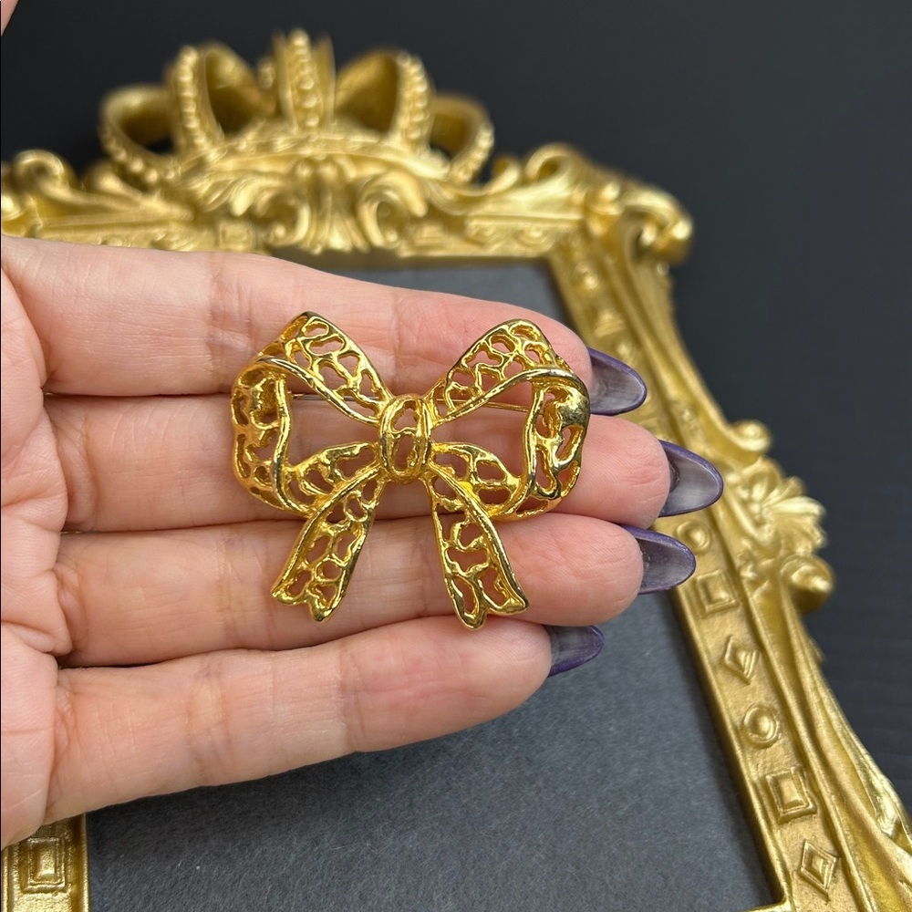 Vintage Gold Bow Brooch